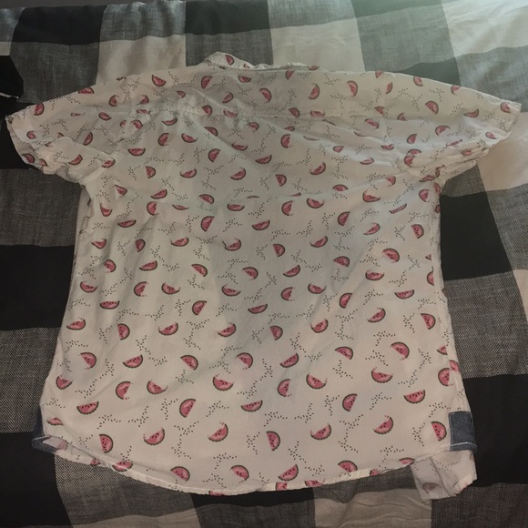 Men’s Button Shirts with Style - Picture 3 of 7